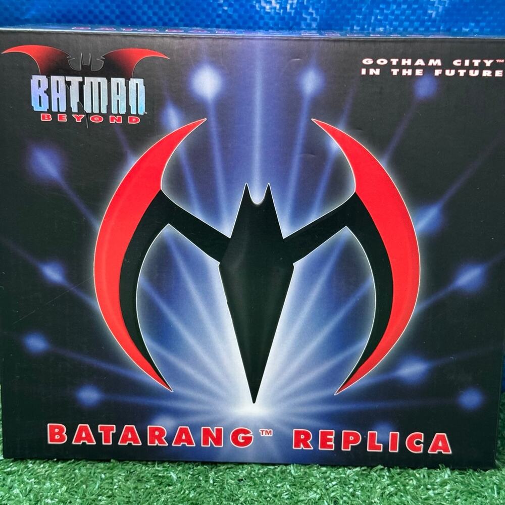 NECA x Reel Toys Batman Beyond Gotham City In The Future Batarang